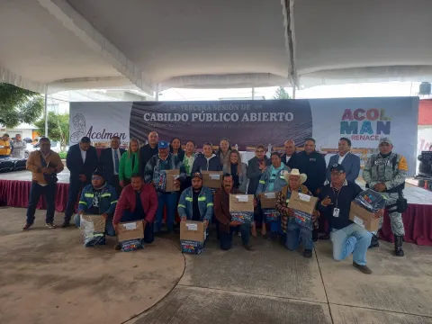 Alcaldesa de Acolman entrega uniformes a personal de Servicios Públicos durante Cabildo Abierto