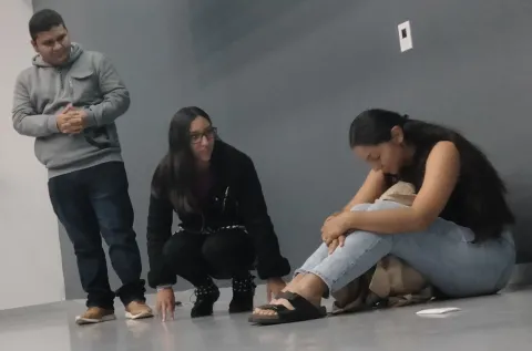 Alertan sobre riesgos de depresión en fiestas decembrinas.