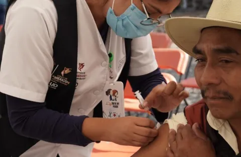 Aplicarán vacunas contra sarampión en templos este domingo