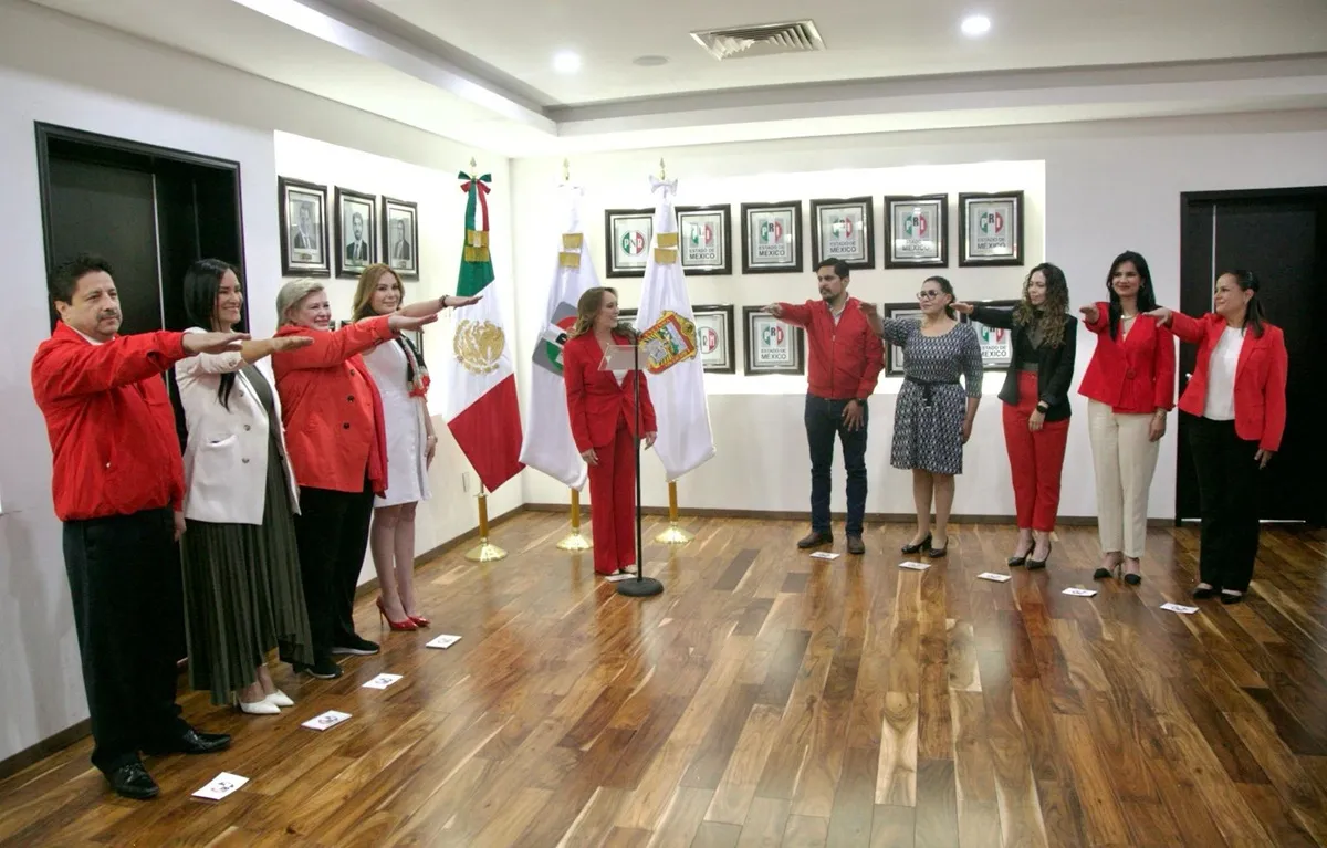 Cristina Ruiz toma protesta a nuevos integrantes del CDE en el Estado de México