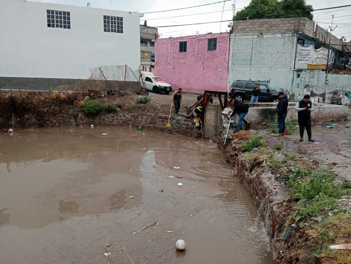 Acción rápida en Ecatepec evita desbordamientos pese a intensa lluvia; más de 150 trabajadores participaron