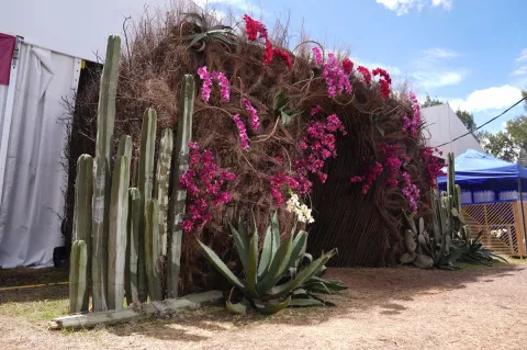 Arte Floral de Texcoco Viste la FNCR en Homenaje a la Huasteca