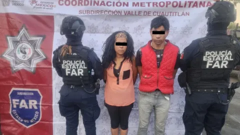 Aseguran motocicleta robada y detienen a dos en Izcalli