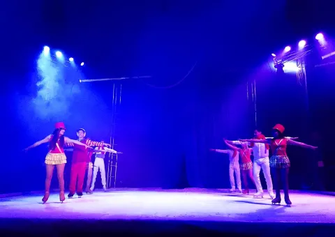 Asiste a la pista de hielo y circo navideño en Tecámac.