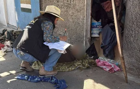 Auxilian a adulto mayor en situación de abandono en Iztapalapa