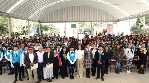 Celebra Tecámac aniversario de la Revolución con apoyos educativos