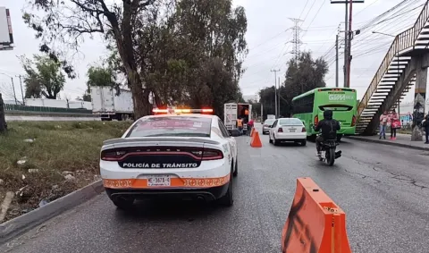 Cierran carriles laterales de la México-Querétaro dirección norte