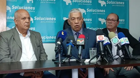 Claudio Fermín protesta la agresión militar de EE. UU. contra Venezuela