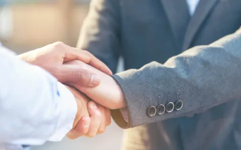 Devuelve pasajera celular extraviado en transporte de San Martín de las Pirámides