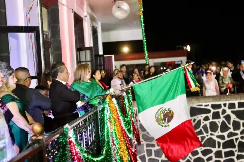 Encabeza Blanca Osorio festejos patrios en Acolman