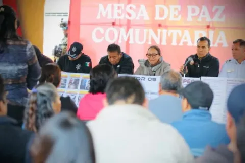 Impulsa Azucena Cisneros orden y seguridad en Tulpetlac