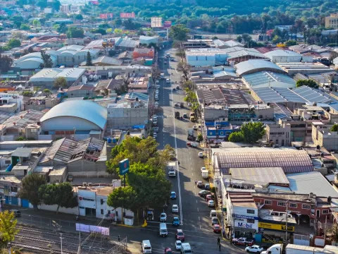 Inaugura Azucena Cisneros repavimentación estratégica en zona industrial.