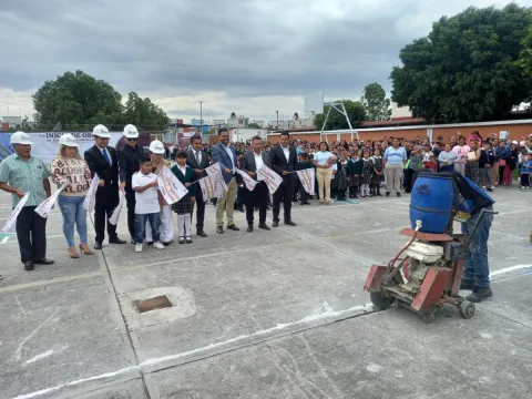 Inicia Acolman construcción de techumbre en primaria Benito Juárez