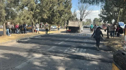 Instala Ecatepec reductores de velocidad en Avenida Nacional tras protesta
