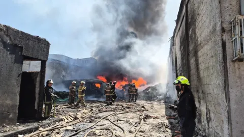 Investigan posible incendio provocado en bodega clausurada de Ecatepec