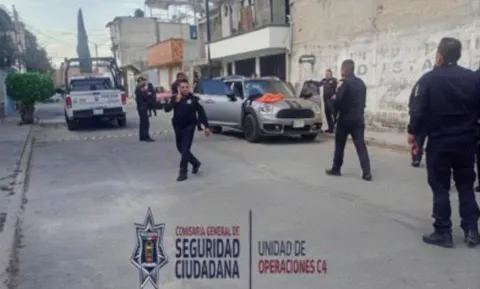 Localizan en Nezahualcóyotl vehículo robado por falsos empleados de limpieza en CDMX