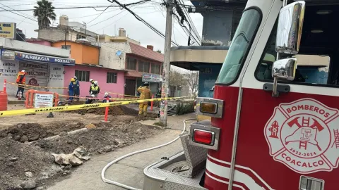 Perforan tubería de gas natural durante obras en Coacalco