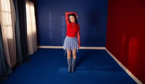 Presenta Joaquina "al romper la burbuja 2" con temas inéditos