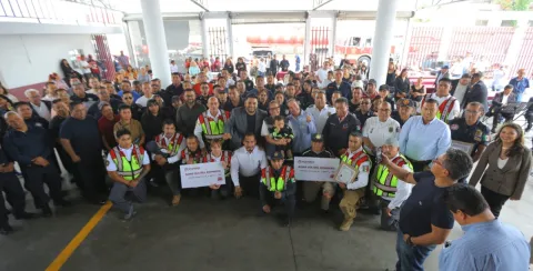 Reconoce Ecatepec a su cuerpo de Bomberos en su día