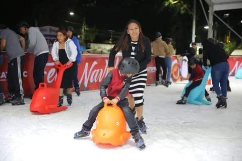 Registran 20 mil asistentes en pista de hielo de Ecatepec
