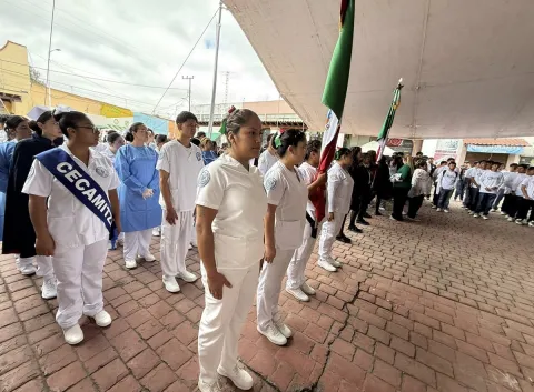 Resalta Centro Educativo Mitzi en desfile por el 215 aniversario de la Independencia