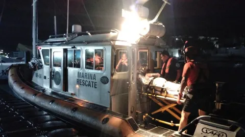 Trasladan vía marítima a paciente embarazada desde Isla Mujeres