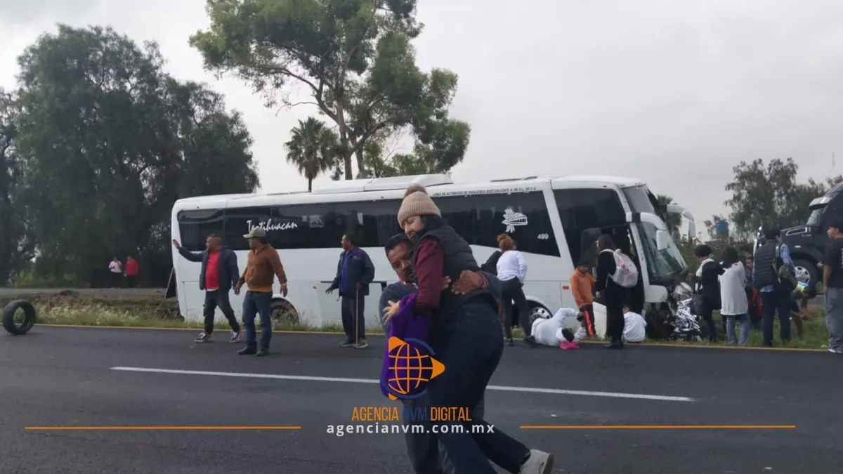Autobús de pasajeros se accidenta en la México-Pirámides; reportan múltiples lesionados