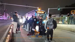 Arrollan a mujer en carril del Mexibús tras invadirlo motociclista  