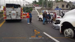 Choca pipa contra diez vehículos y deja un fallecido en Ecatepec   