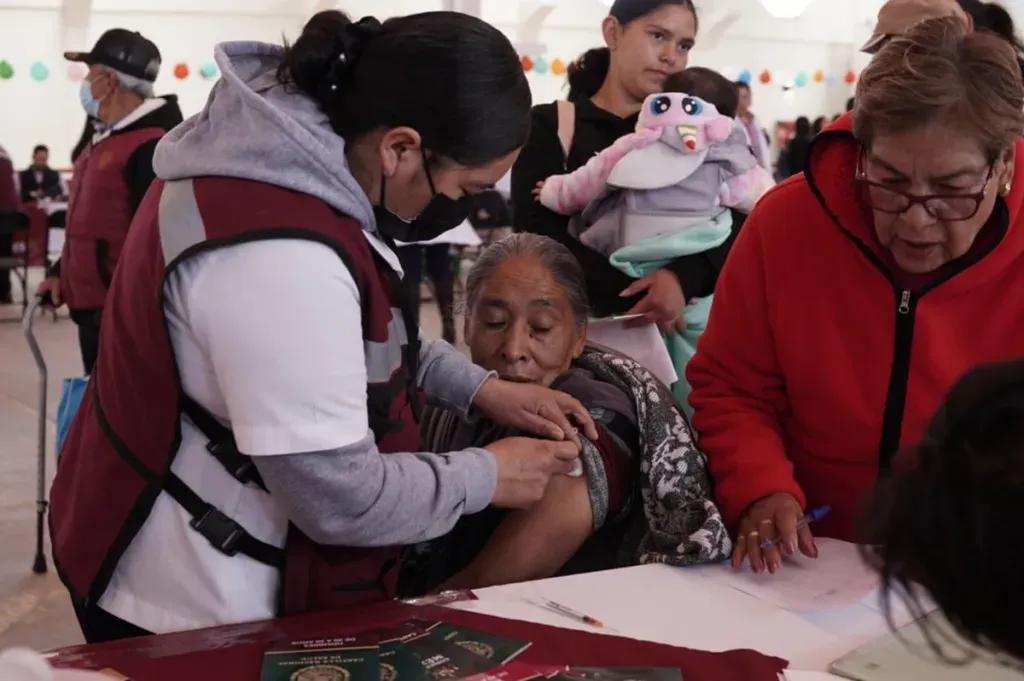 Acerca Salud Edoméx servicios médicos a personas de la tercera edad