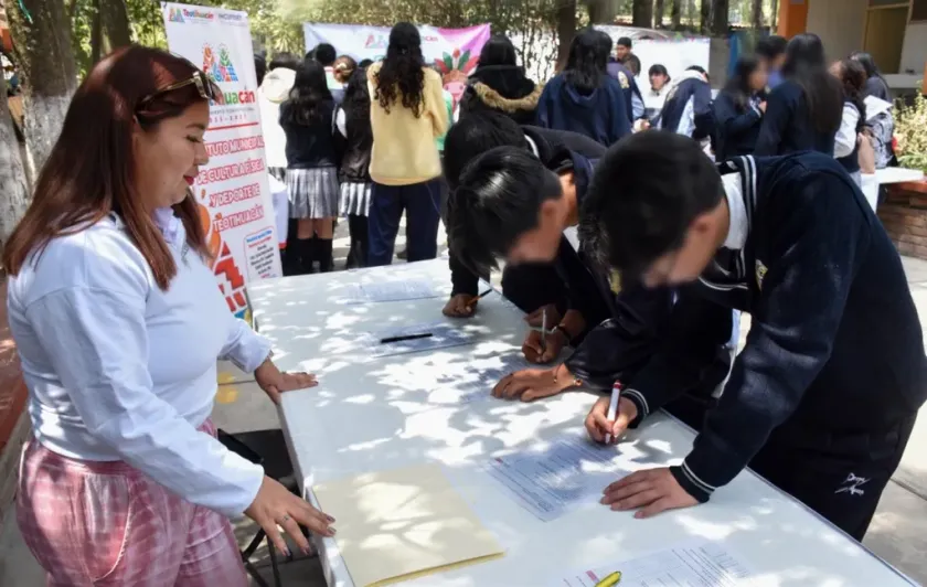 Acercan servicios de salud y orientación a preparatorianos de Teotihuacán