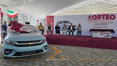 Rifan vehículo último modelo durante Sorteo del Bicentenario en Acolman
