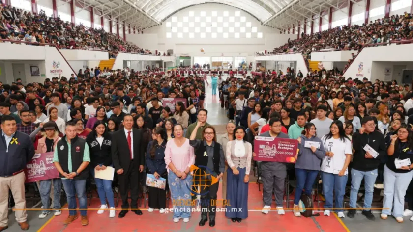 Impulsan la educación universitaria con apoyos económicos en Ecatepec
