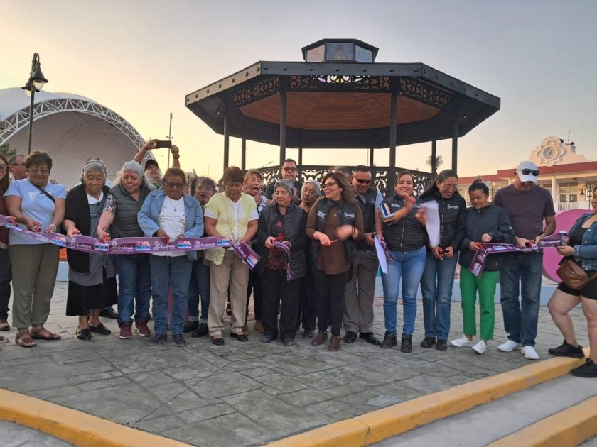Inaugura Blanca Osorio plaza renovada en San Marcos Nepantla