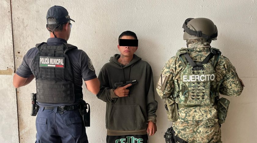 SEDENA y policía de Ecatepec detienen a sujeto con cristal y arma