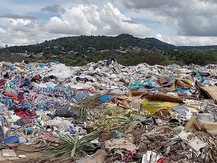 Denuncian riesgo sanitario por basurero ilegal en Ejidos de Otumba