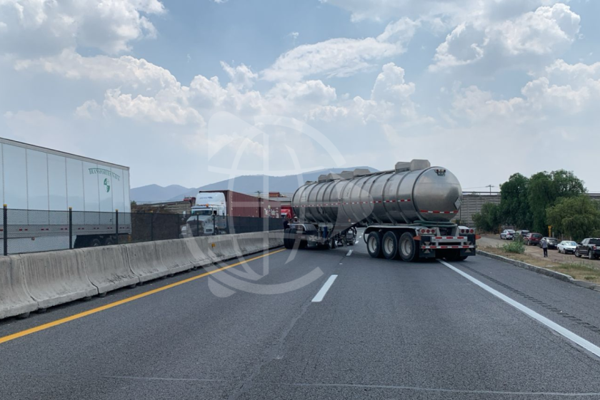Cierran autopista México-Tulancingo: Pobladores protestan por extracción ilegal de agua