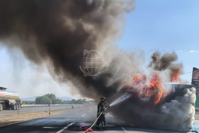 Autopista México-Tulancingo: autobús se incendia en el km 36; movilizan a Protección Civil