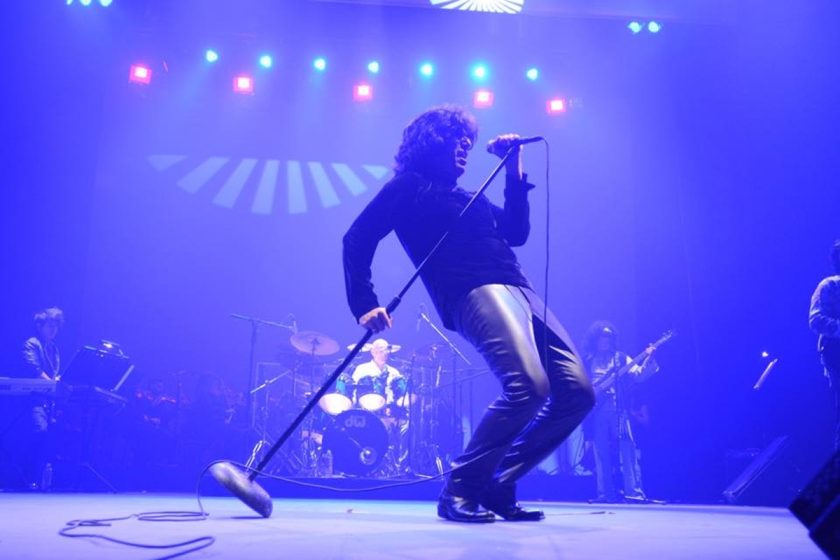 Héctor Ortiz rinde homenaje a The Doors y retoma clásicos del rock en CDMX