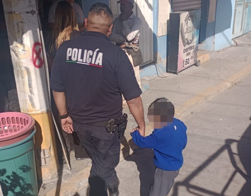 Rescatan a infante que deambulaba solo en vía pública; ya fue entregado a su familia