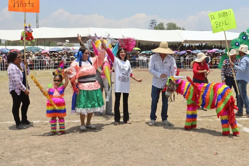Otumba celebra 60 años del tradicional Carnaval del Burro: color, sátira y tradición