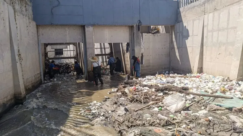 Retiran 356 toneladas de basura de drenajes para mitigar lluvias en Edomex