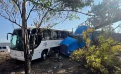 Choque entre tráiler y transporte público provoca movilización en la Texcoco-Lechería