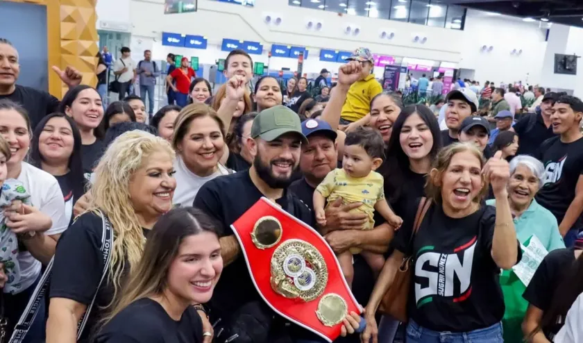 Eduardo 'Sugar' Núñez regresa a Los Mochis como campeón mundial superpluma de la FIB