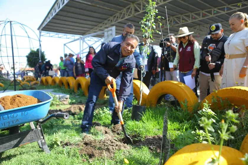 Gobierno de Ecatepec lanza programa de huertos frutales en planteles educativos