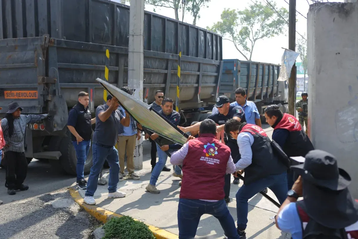 Gobierno de Ecatepec retira mil 500 toneladas de obstáculos en operativos de ordenamiento urbano