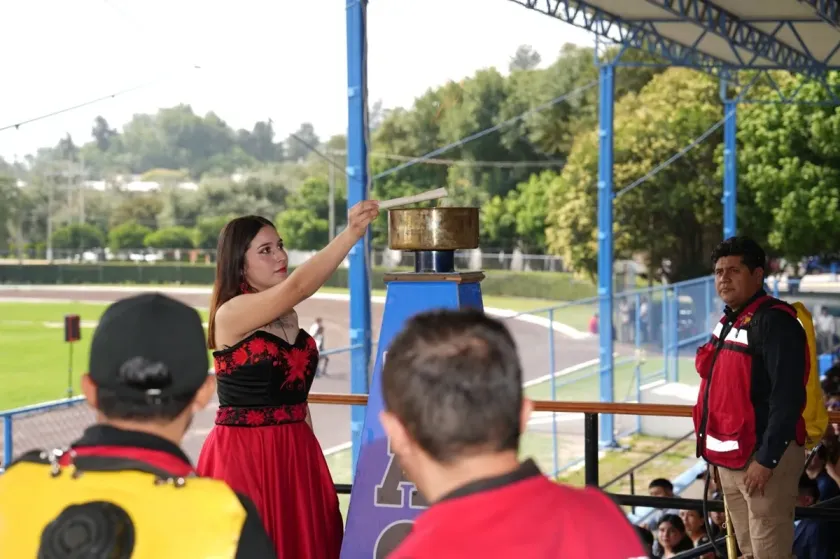 Más de 1,300 egresados de Chapingo participan en la Quema del Libro 2025 y el Último Pase de Lista