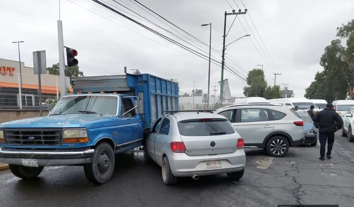 Cuatro personas lesionadas tras choque múltiple en Vía Morelos