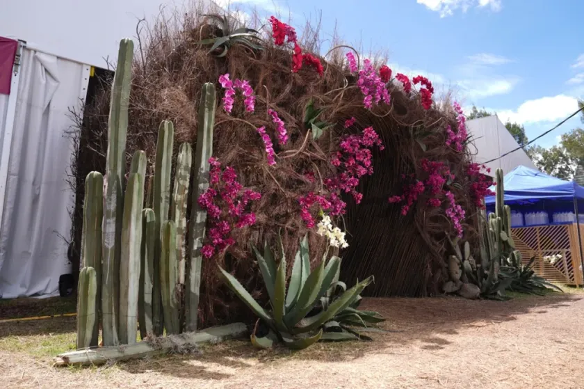 Arte Floral de Texcoco Viste la FNCR en Homenaje a la Huasteca