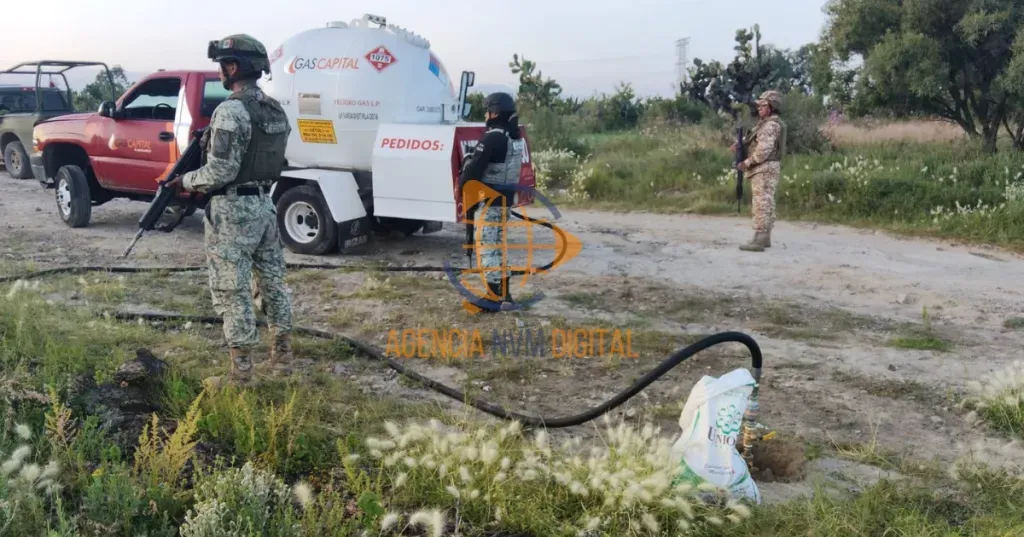 Aseguran pipa de Gas LP conectada a ducto de PEMEX en Tepetlaoxtoc